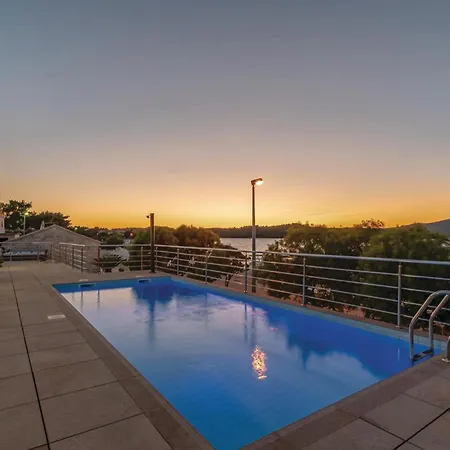 Awesome In Kneze Pupnat