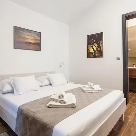 Awesome In Kneze Nyaraló