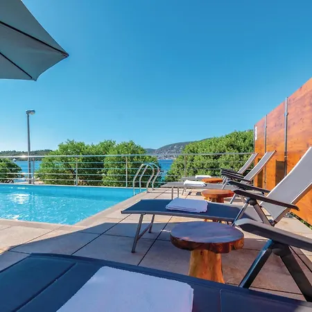 Beautiful In Kneze With 4 Bedrooms, Wifi&outdoor Swimming Pool * Pupnat