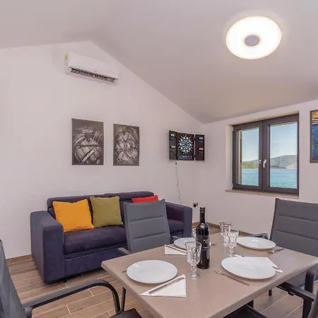 Beautiful In Kneze With 4 Bedrooms, Wifi&outdoor Swimming Pool * Pupnat