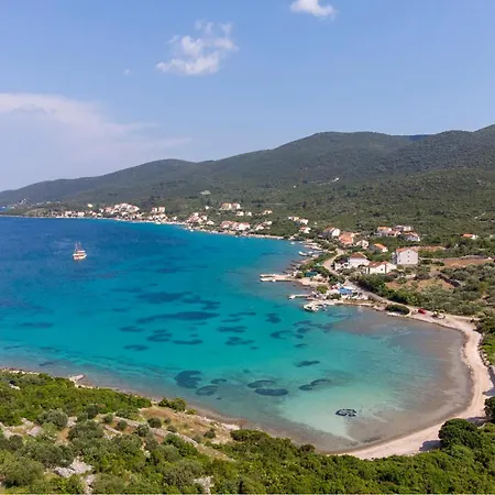 Vakantiehuis Beautiful In Kneze With 4 Bedrooms, Wifi&outdoor Swimming Pool