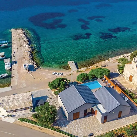Vakantiehuis Beautiful In Kneze With 4 Bedrooms, Wifi&outdoor Swimming Pool Pupnat