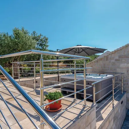 Beautiful In Kneze With 4 Bedrooms, Wifi&outdoor Swimming Pool *