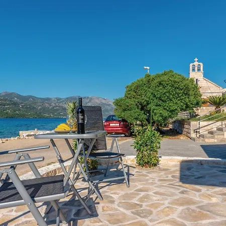 Vakantiehuis Beautiful In Kneze With 4 Bedrooms, Wifi&outdoor Swimming Pool