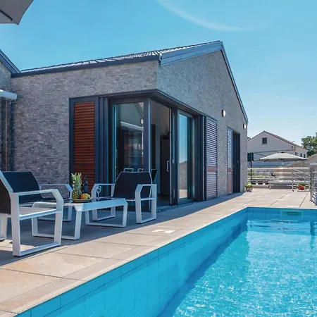Beautiful In Kneze With 4 Bedrooms, Wifi&outdoor Swimming Pool *
