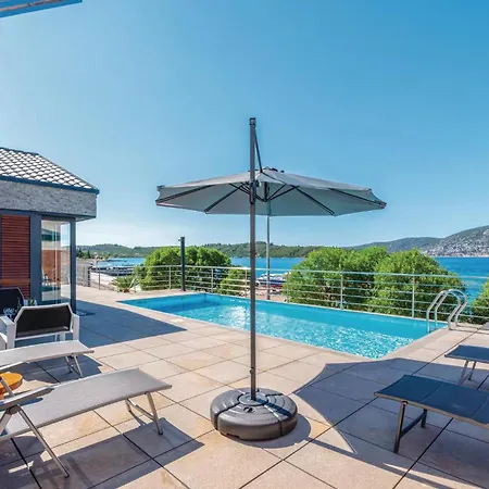 Beautiful In Kneze With 4 Bedrooms, Wifi&outdoor Swimming Pool *
