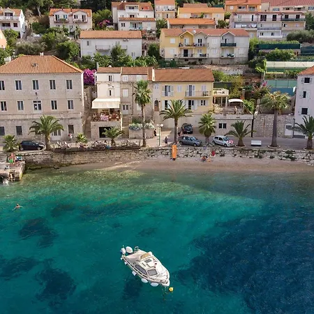 Beautiful In Kneze With 4 Bedrooms, Wifi&outdoor Swimming Pool Pupnat
