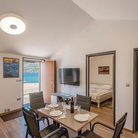 Feriehus Awesome In Kneze Pupnat